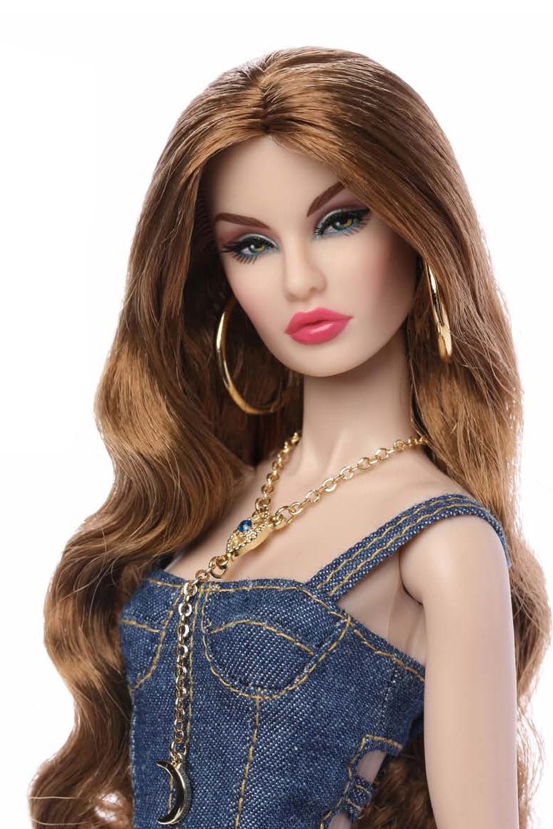 Eye Candy Rayna Ahmadi