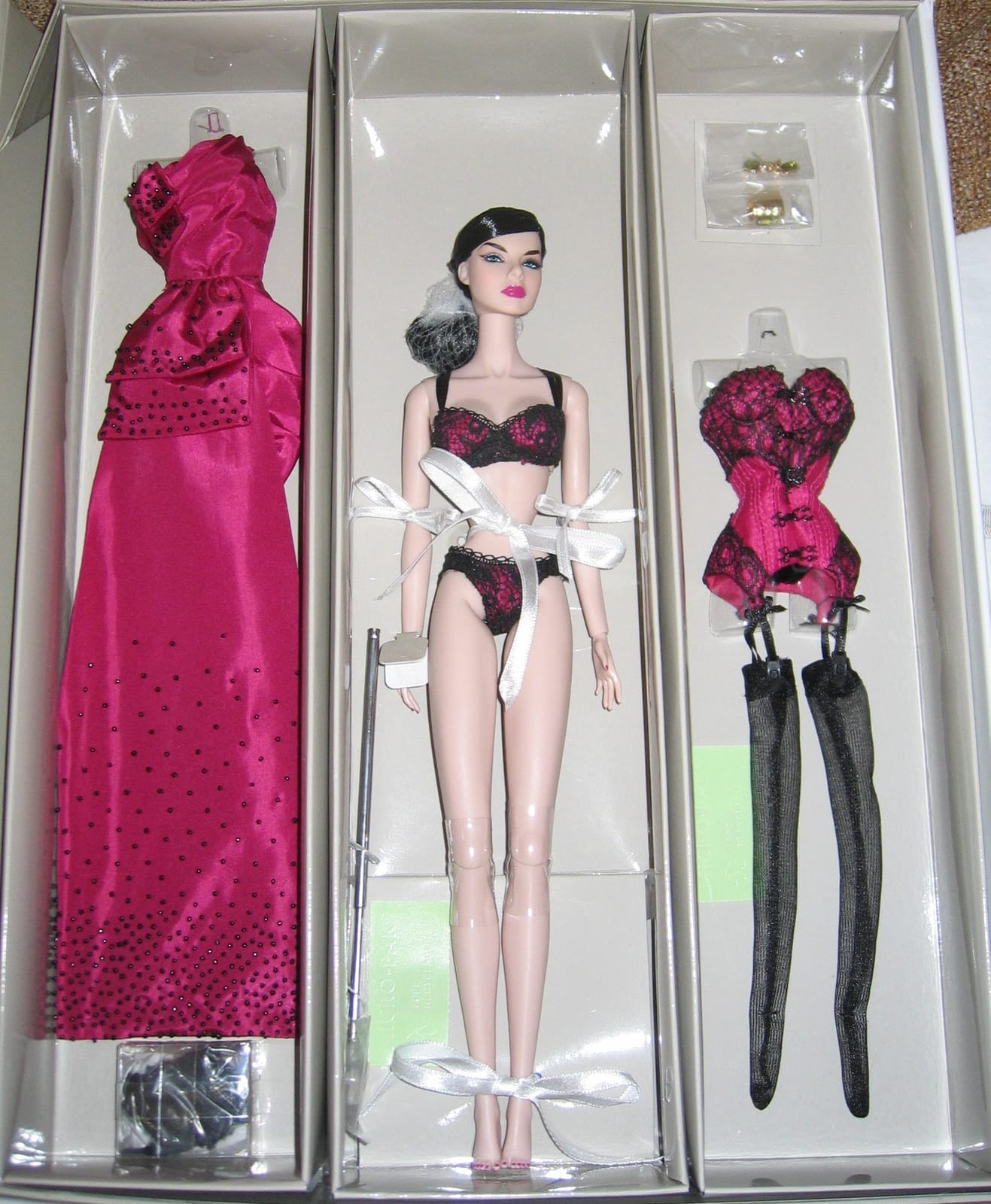 Head for Glamour Helper, Agnes Von Weiss